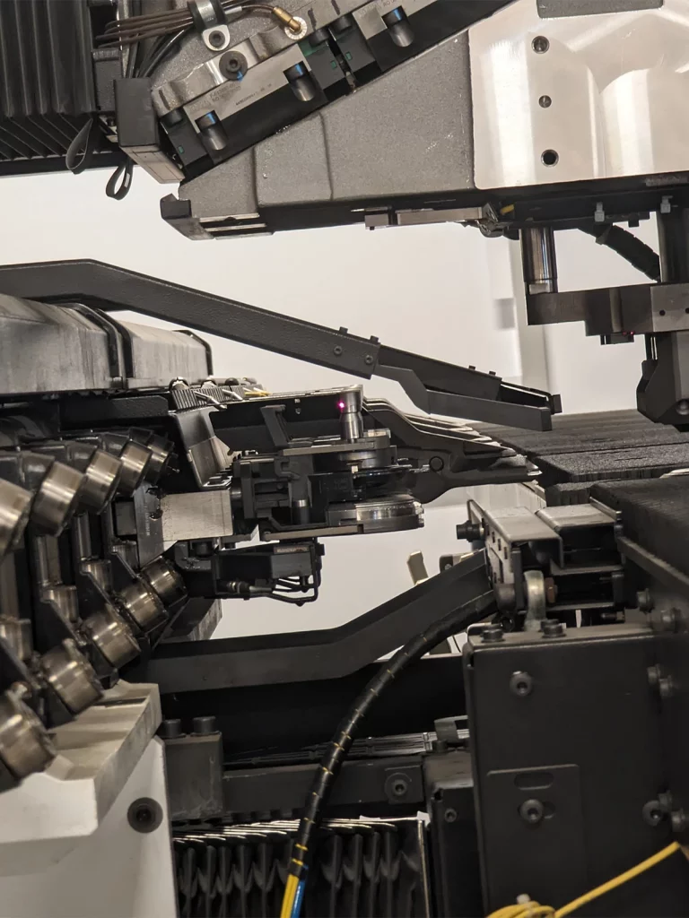 Control room console manufacturing process trough an industrial grade metal cutting machine 